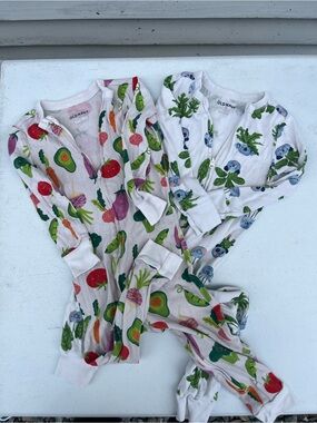 Old Navy Bundle of 2 Zipper Footless Sleep Suits